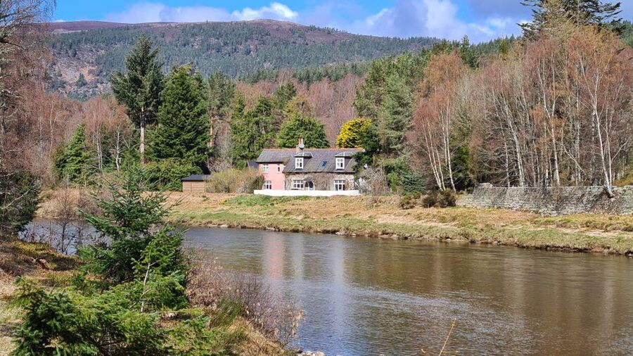 From Aberdeen: Balmoral Estate & Royal Deeside Tour - Is $134 good value?