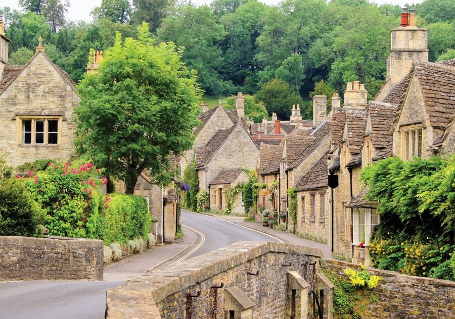 From Bath: Stonehenge & the Cotswolds Day Tour with Entry - Avebury and the stones among daily life