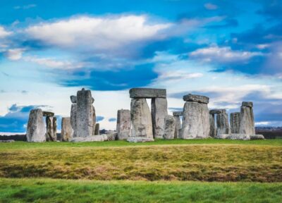 Stonehenge & the Cotswolds Day Tour with Entry