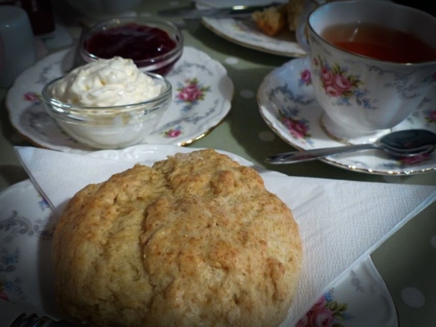 From Brighton: Isle of Wight Full-Day Trip via Portsmouth - Godshill and its 500-year-old cottages