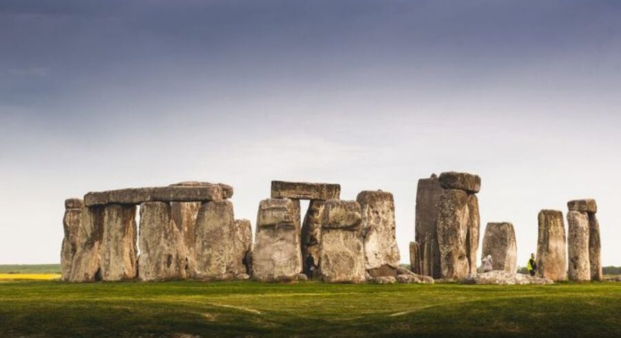 From Bristol: Stonehenge and Cotswold Villages Day Tour - Stonehenge: the headline attraction