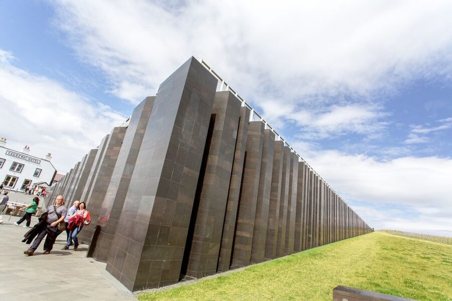 From Dublin: Giant's Causeway, Dark Hedge & Belfast Tour - Money, borders, and practical preparation