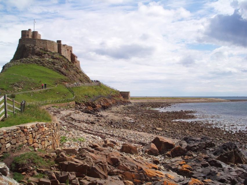 From Edinburg: Viking Coast & Alnwick Castle Day Tour - Who will enjoy this tour most