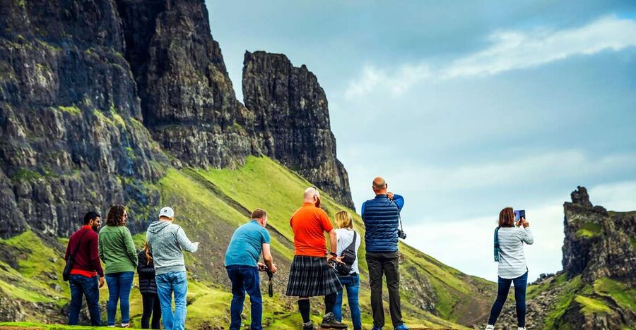 From Edinburgh: 3-Day Isle of Skye and The Highlands Tour - Glenfinnan Viaduct and the Commando Memorial