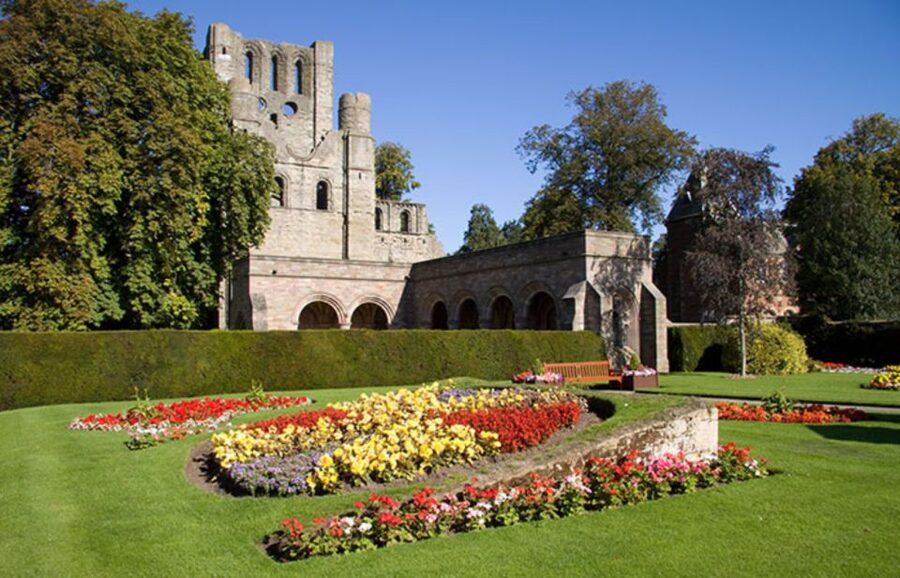 From Edinburgh: Alnwick Castle and Scottish Borders Tour - Crossing the old Scotland and England frontier
