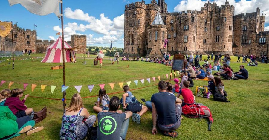 From Edinburgh: Day Trip to Bamburgh and Alnwick Castle - Five things to know before you book