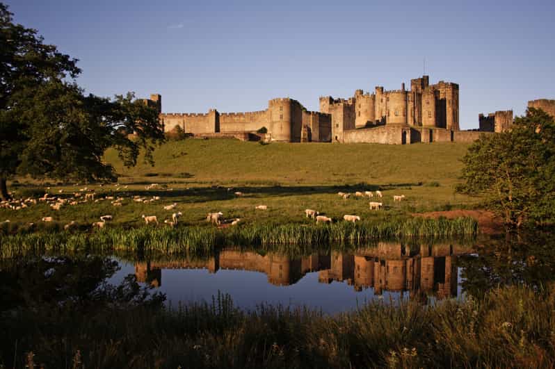 From Edinburgh: Holy Island, Alnwick Castle & Northumbria - Key points to know before you go