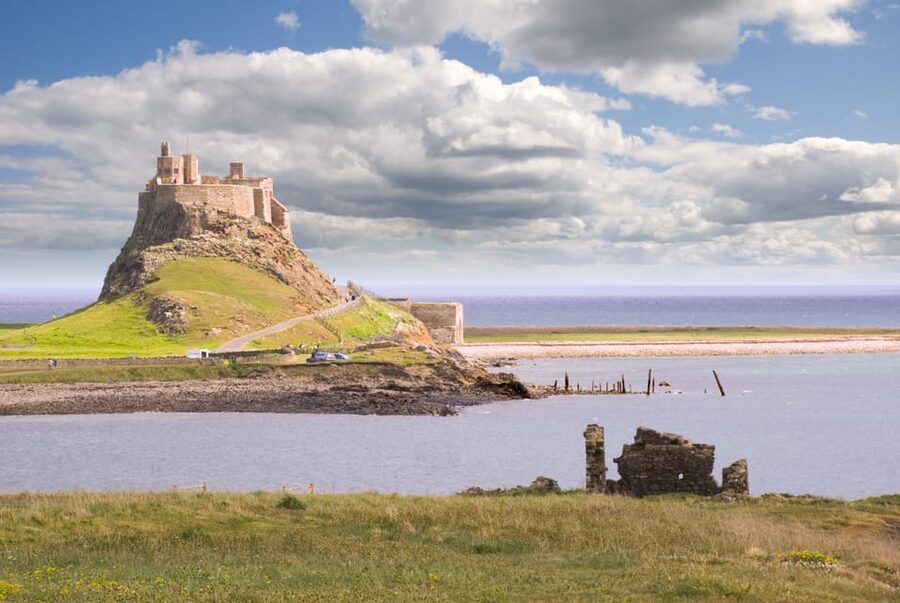 From Edinburgh: Holy Island, Alnwick Castle & Northumbria - Who should book this day trip?