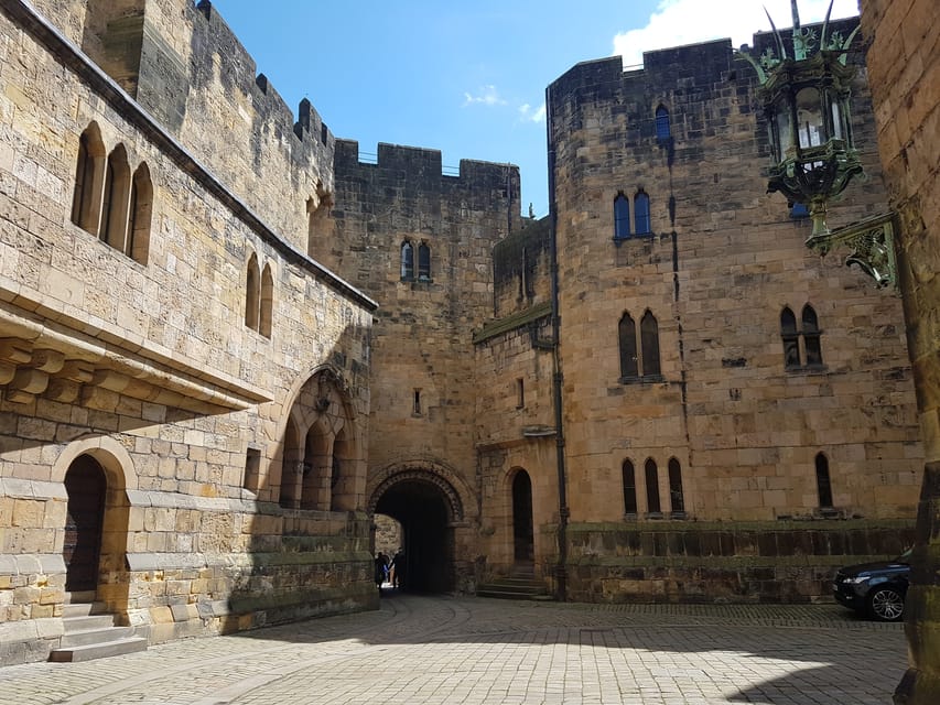 From Edinburgh: Holy Island, Alnwick Castle & Northumbria - From Edinburgh to the tidal causeway