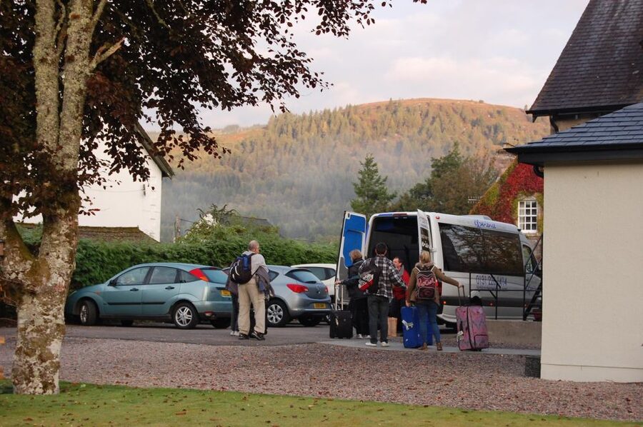 From Edinburgh: Isle of Skye and Hogwarts Express 4-Day Trip - Day 3: Skye’s cliffs, pools, and mountain views