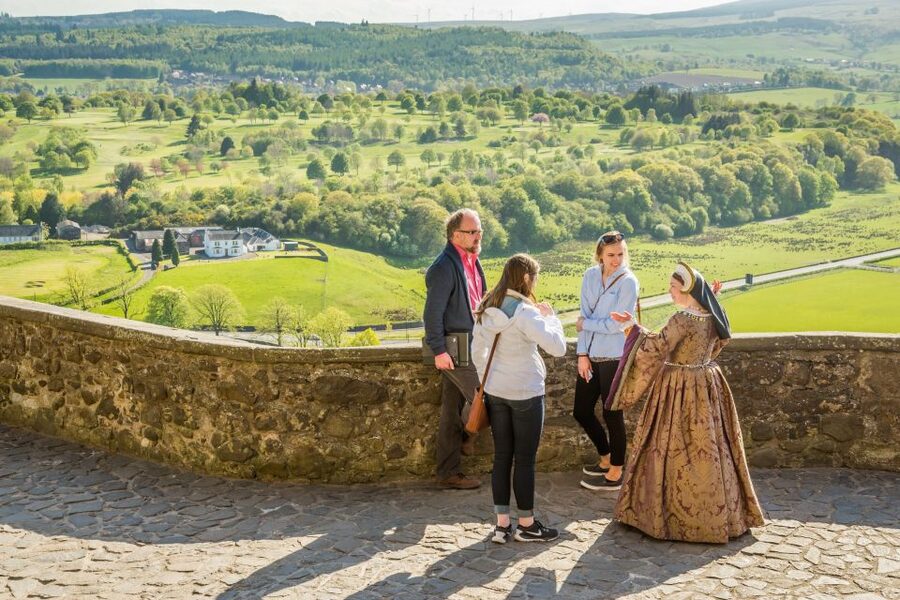 From Edinburgh: Loch Lomond, Kelpies & Stirling Castle Tour - Lunch in Aberfoyle