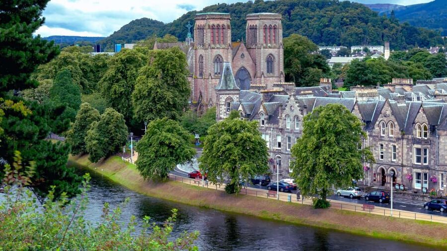 From Edinburgh: Loch Ness and Highlands Tour in Spanish - Fort Augustus gives you the most freedom