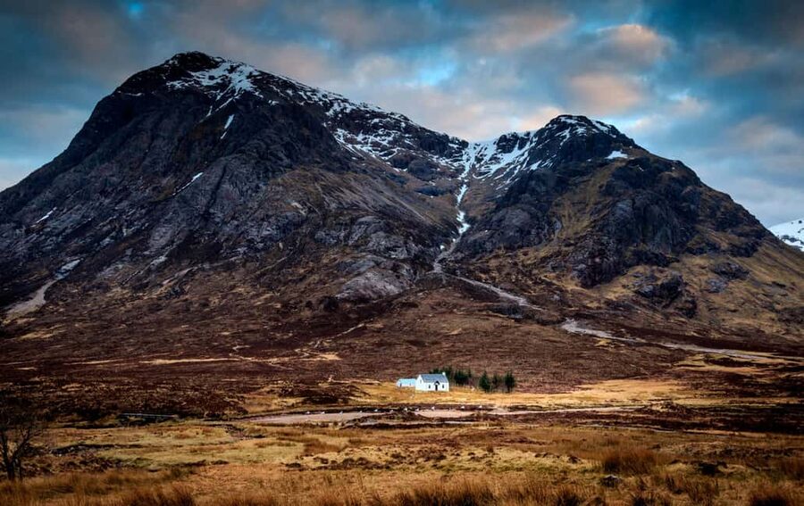 From Edinburgh: Loch Ness and Highlands Tour in Spanish - Pitlochry finishes the day gently