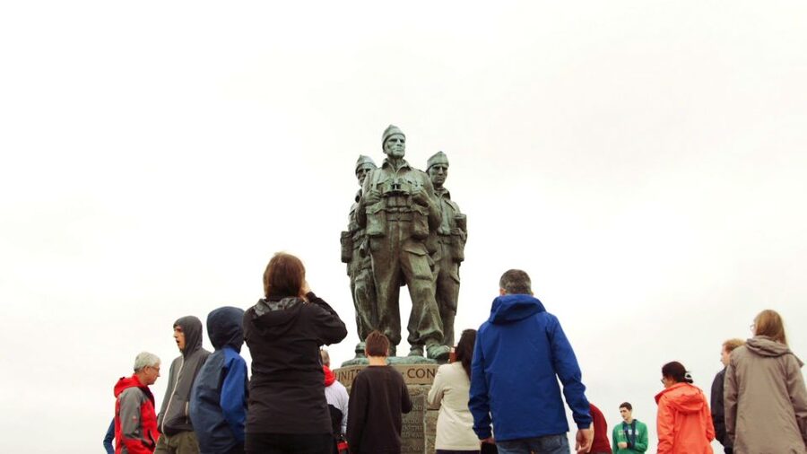 From Edinburgh: Loch Ness and Highlands Tour in Spanish - Who will enjoy this tour most