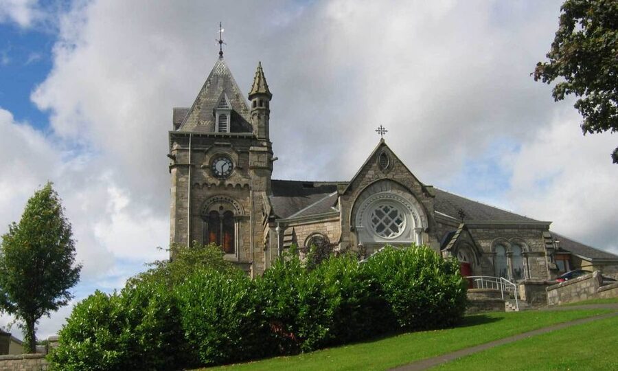 From Edinburgh: Loch Ness & Inverness Tour in Spanish - Bankfoot and the famous Hairy Coos