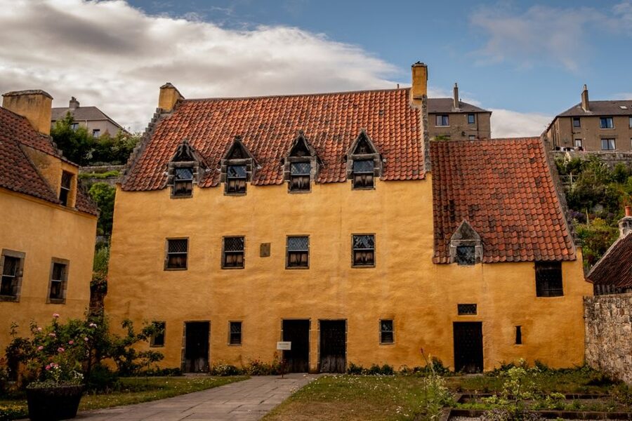 From Glasgow: Outlander Adventure Tour with Tickets - At a glance: four castles, one famous TV trail