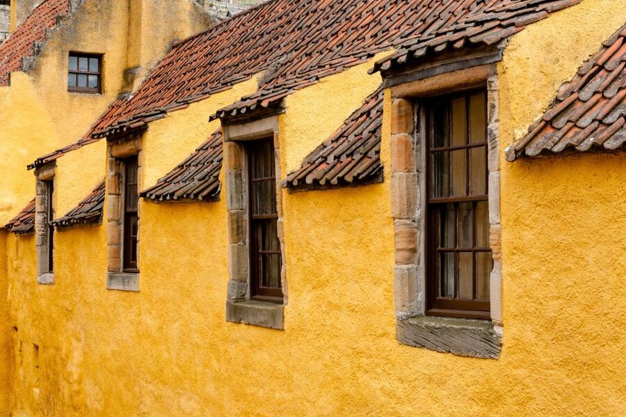 From Glasgow: Outlander Adventure Tour with Tickets - Culross: cobbles, Cranesmuir, and Claire’s garden
