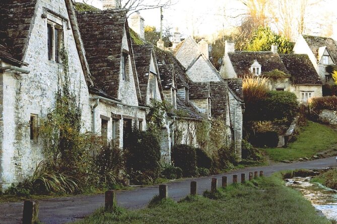 From London: Cotswolds Guided Trip Including Bourton-on-the-Water - Rain, crowds, and the best expectations