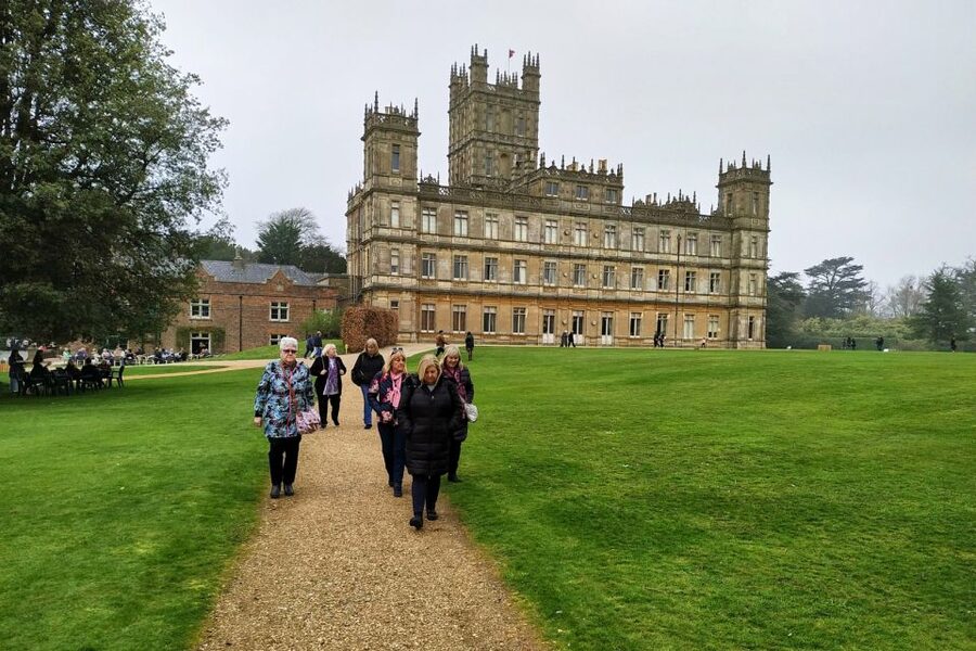 From London: Day Trip to Downton Abbey, Oxford and Bampton - How much walking and waiting should you expect?