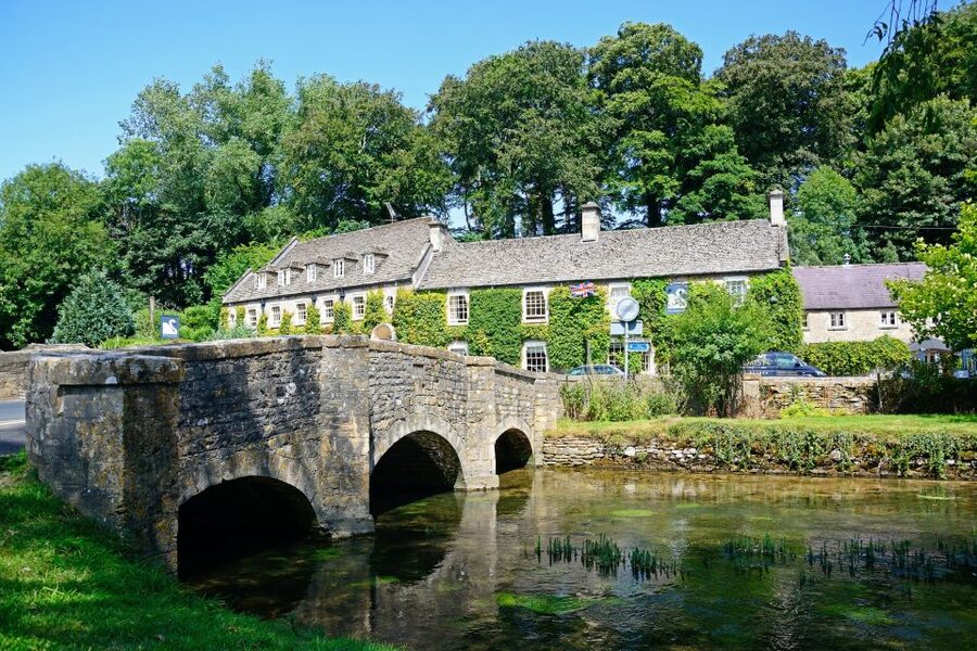 From London: Full-Day Cotswolds Small-Group Tour - Two hours in Bourton-on-the-Water