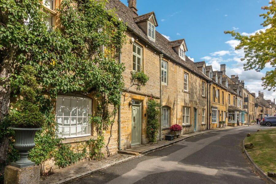 From London: Full-Day Cotswolds Small-Group Tour - What the small minibus changes