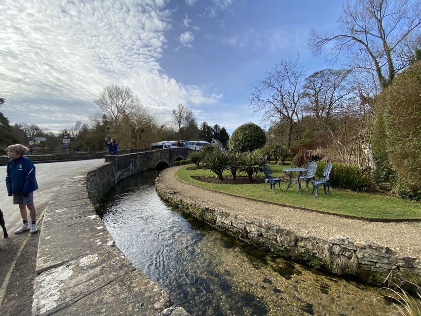 From London: Full-day Cotswolds Tour with Optional Lunch - The coach ride and the people who shape the day
