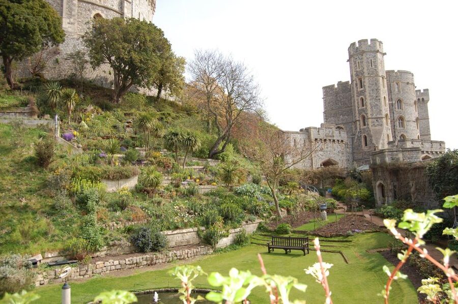 From London: Half-Day Trip to Windsor with Castle Tickets - The 45-minute coach ride from Earl’s Court