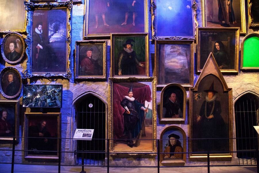 From London: Harry Potter Warner Bros Studio Tour - Food, shops, and the four-hour clock