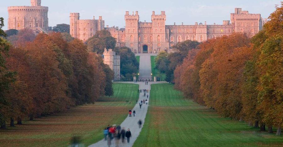 From London: Royal Windsor Afternoon Tour - Entering Windsor Castle after the coach ride