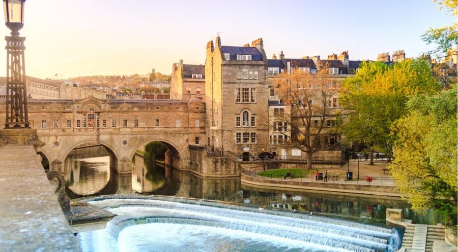 From London: Small Group Stonehenge, Bath & Cotswolds Tour - The guide can make or break a packed day