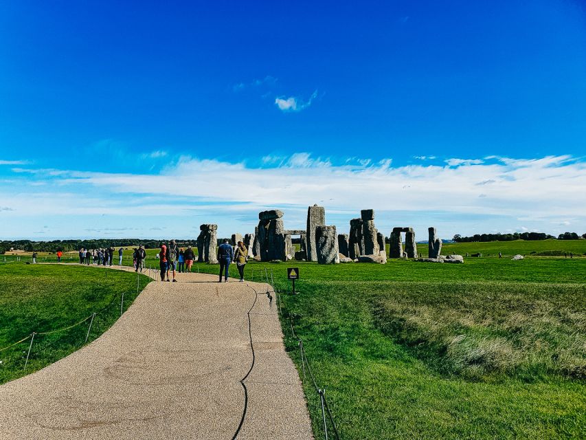 From London: Stonehenge and Bath Day Trip with Ticket - The Salisbury Plain and Wiltshire drive