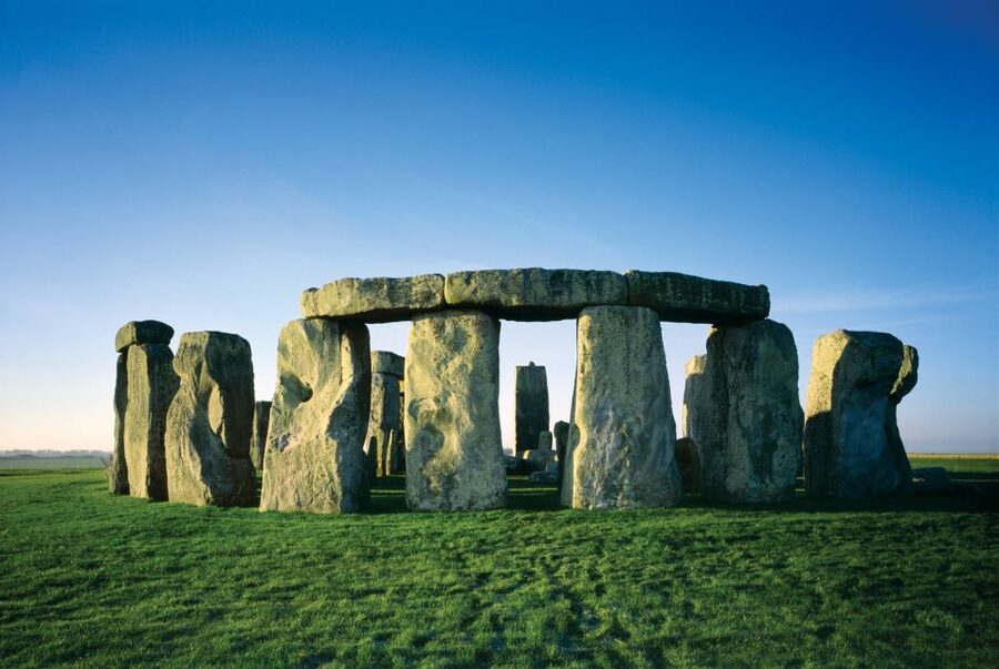From London: Stonehenge and Bath Full-Day Tour - How the guide and driver shape the day