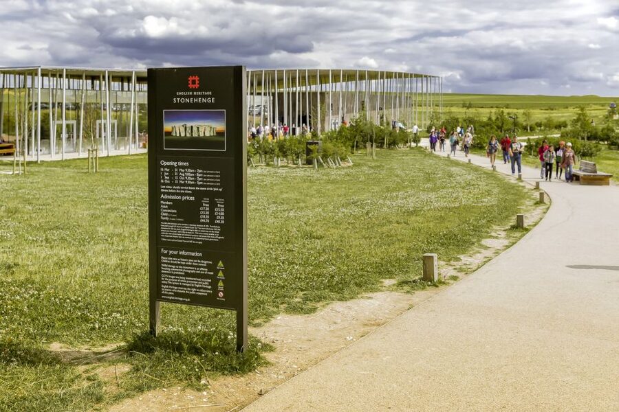 From London: Stonehenge Half-Day Tour - Finding the coach at Victoria Coach Station