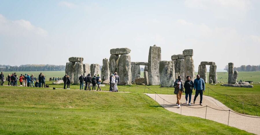 From London: Stonehenge Half-Day Trip - The return to London and the Thames finish