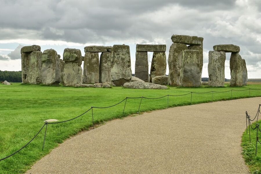 From London: Stonehenge Morning Day Trip with Admission - Cancellation, languages, and small practical points