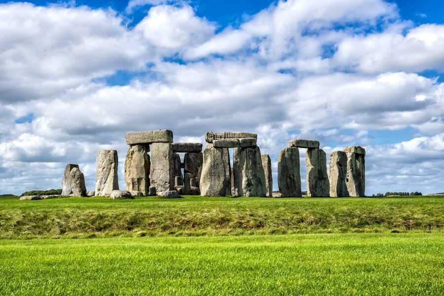From London: Stonehenge Morning Day Trip with Admission - Finding 29 Cromwell Road before sunrise