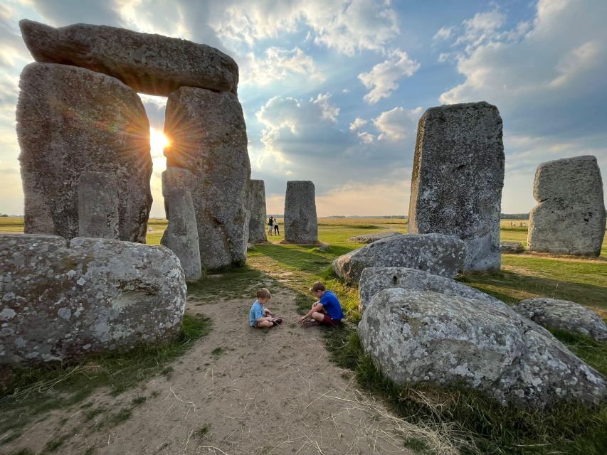 From London: Stonehenge Private Inner Circle Tour with Bath - Lacock and the George Inn