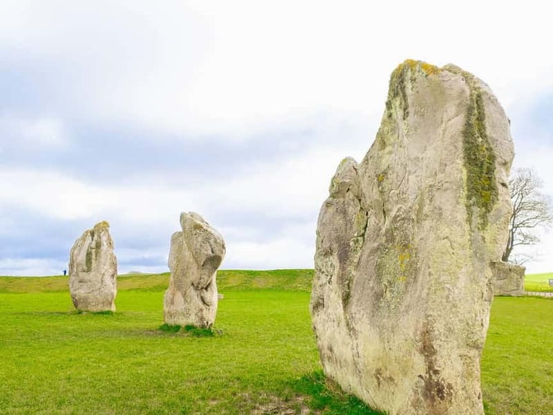 From London: Stonehenge & The Stone Circles of Avebury Tour - Stonehenge with an audio guide