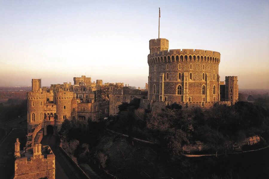 From London: Windsor Castle Afternoon Sightseeing Tour - Two hours inside the castle: enough or too short?