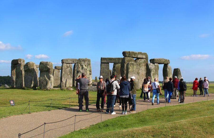 From London: Windsor Castle and Stonehenge Day Trip - Stonehenge: mystery with room to think