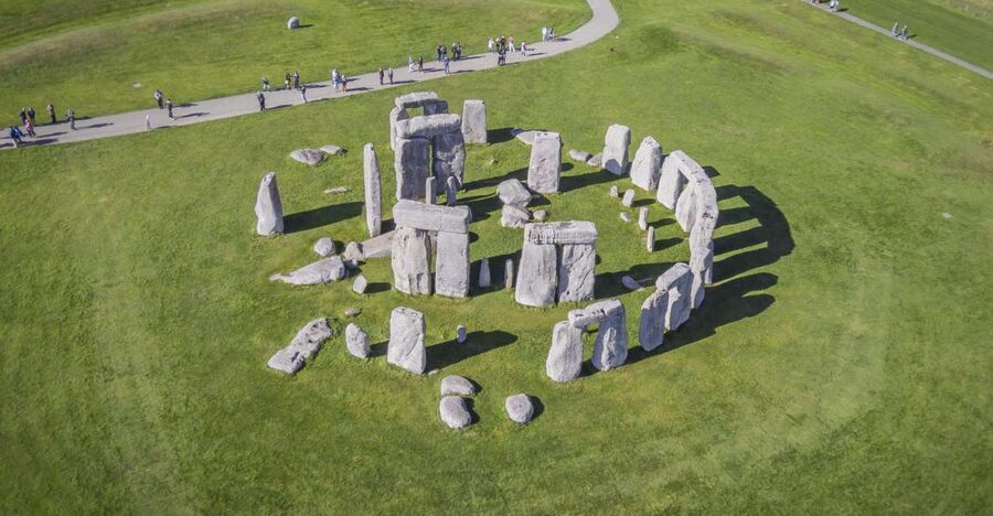 From London: Windsor Castle and Stonehenge Day Trip - The guide can shape the entire day