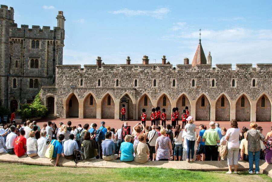 From London: Windsor Castle, Bath, and Stonehenge Day Trip - The coach, guide, and long stretches between sights
