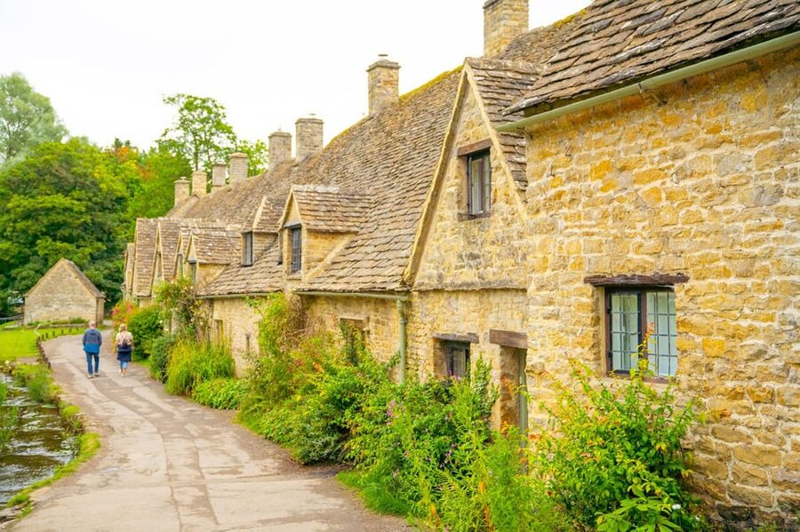 From Stratford-on-Avon/Moreton-in-Marsh: Cotswolds Day Tour - Bourton-on-the-Water: Water, Bridges, and a Final Walk