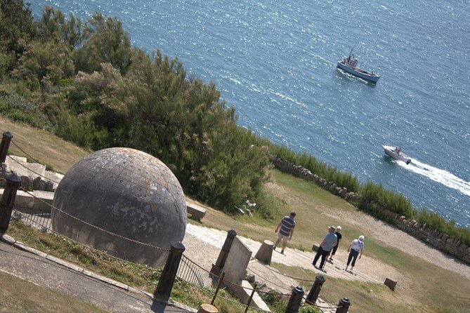 Full Day Jurassic Coast Mini-Coach Tour from Bournemouth - What the guide adds to the day