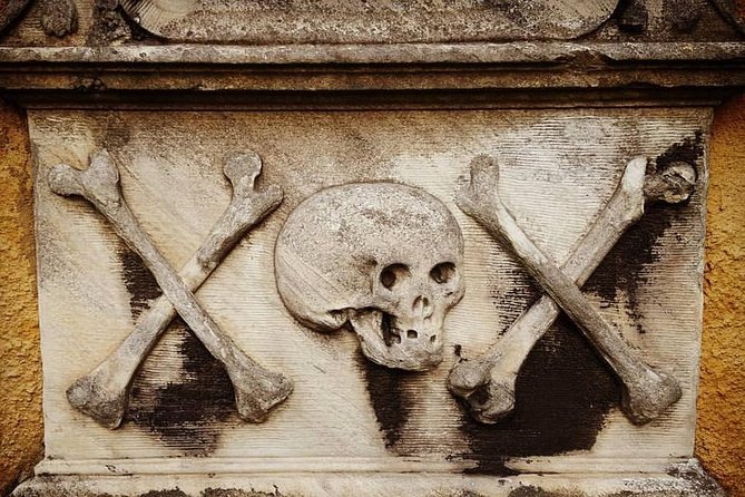 Ghost Tour in Spanish - Walking through Edinburgh Old Town
