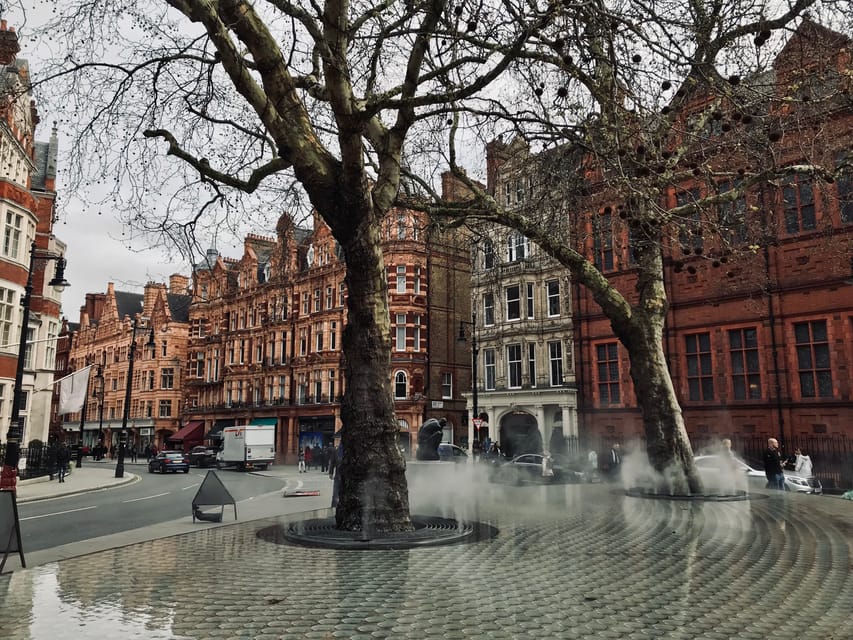 Ghosts and Legends of Mayfair Walking Tour - London - Clarence House and the royal atmosphere of St James’s