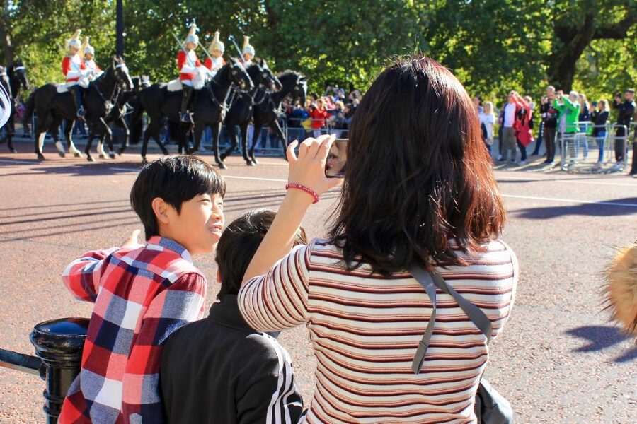 Grand London Half-Day Bicycle Tour - Trafalgar Square, Admiralty Arch, and strange London facts
