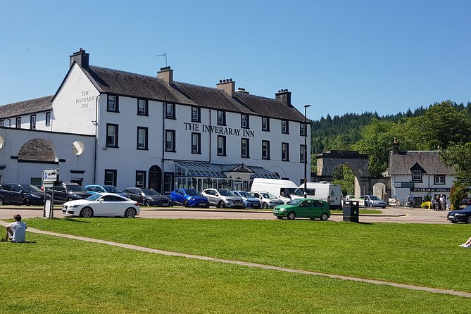 GREENOCK (GLASGOW) SHORE EXCURSION: Scotland Adventure Sightseeing Day Trip Tour - Inveraray town: your main lunch opportunity