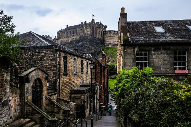 Guided 60-Minute Photography and sightseeing Tour in Edinburgh - What this Edinburgh photography walk is really about