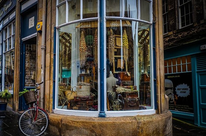 Guided 60-Minute Photography and sightseeing Tour in Edinburgh - Greyfriars Bobby: a story with an editing lesson